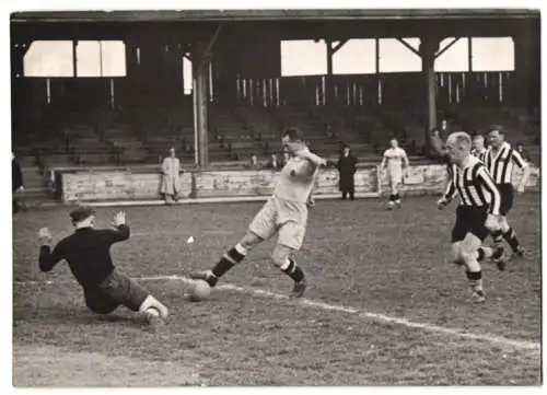 Fotografie Wilhelm Sturm, Ansicht Wien, Fussballspiel 1939, Vienna gegen Wacker Wr. Neustadt