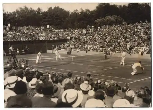 Fotografie Schostal, Ansicht Berlin, Tennis Davispokal-Treffen Deutschland gegen England auf dem Rot-Weiss-Platz 1939