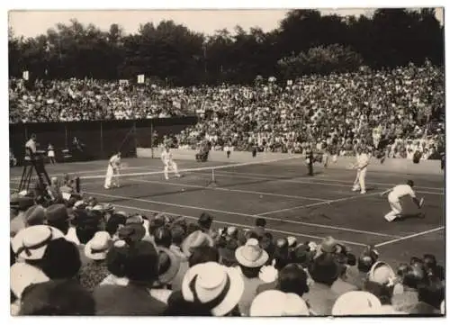 Fotografie Schostal, Ansicht Berlin, Tennis Davispokal-Treffen Deutschland gegen England auf dem Rot-Weiss-Platz 1939