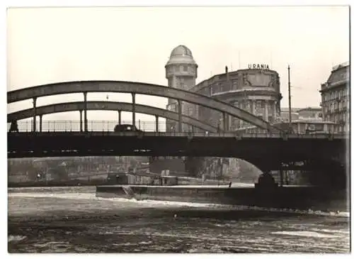 Fotografie Wilhelm Sturm, Ansicht Wien, der zugefrorene Donaukanal bei der Urania im Winter 1938