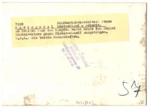 Fotografie Wilhelm Sturm, Ansicht Berlin, Tennis Daviskup 1939, Deutschland vs. Schweiz, Mannschaten am Spielfeld