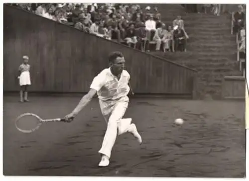 Fotografie Wehrmacht Tennis-Meisterschaft 1939, Oberleutnant Bergholtz vs. Dr. Tübben