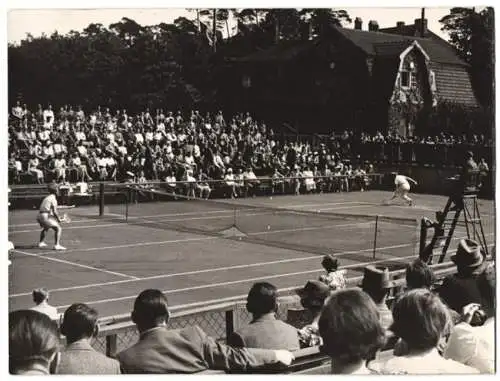 Fotografie Ansicht Berlin-Grunewald, Tennis Pfingstturnier 1938, Tennisspiel Redl vs. Georg von Metaxa, Rot-Weiss Platz