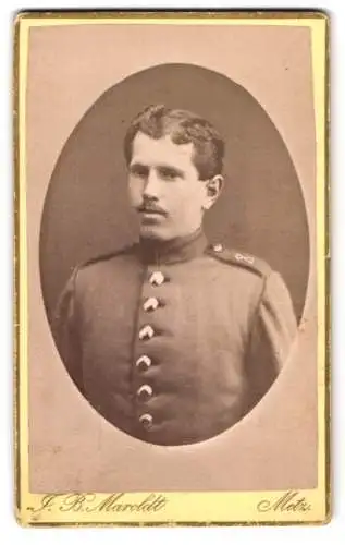 Fotografie J. B. Maroldt, Metz, Gartenstrasse 10, Porträt eines Soldaten in Uniform Rgt. 8