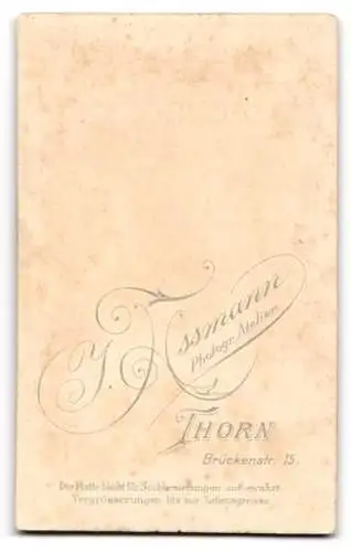 Fotografie J. Assmann, Thorn, Brückenstr. 15, Portrait eines Soldaten in Uniform mit Schirmmütze & Schnauzbart