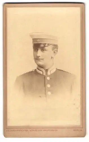 Fotografie J.C. Schaarwächter, Berlin, Leipziger Strasse 130, Uffz. Einjährig Freiwilliger in Uniform