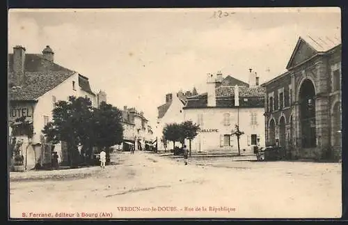 AK Verdun-sur-le-Doubs, Rue de la République