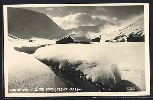 AK Zürs /Arlberg, Ortsansicht im Tiefschnee g. Flexen-Pass