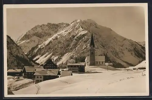 AK Mittelberg / Kleinwalsertal, Teilansicht mit Widderstein im Winter