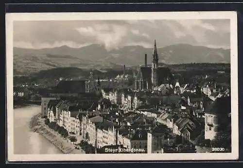 AK Steyr /Oberdonau, Ortsansicht mit Flusspartie und Alpen, Kirche