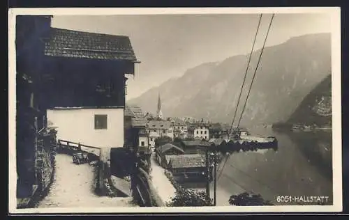 AK Hallstatt, Uferpartie mit Bergen