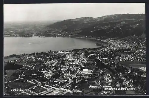 AK Bregenz a. Bodensee, Fliegeraufnahme der Stadt