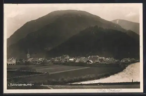 AK Sachsenburg, Ortsansicht mit Bergpanorama