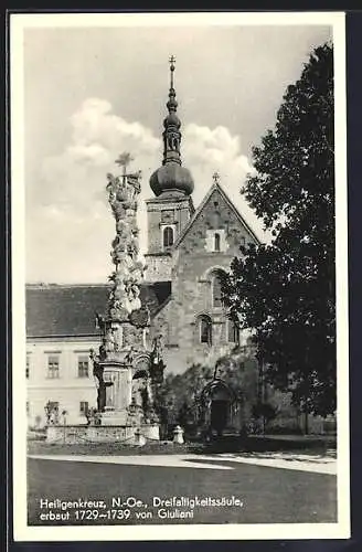 AK Heiligenkreuz /N.-Oe., Kirche mit Dreifaltigkeitssäule