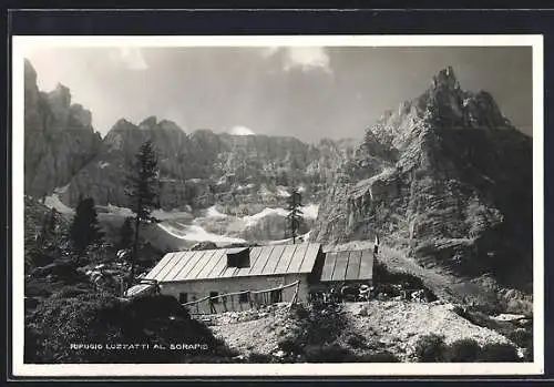 AK Rifugio Lozzatti al Sorapis, Berghütte mit Felswand-Panorama