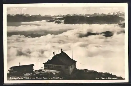 AK Gruttenhütte, Berghütte mit Hohen Tauern und Nebelmeer