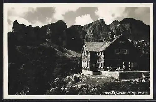 AK Erfurter Hütte am Achensee, Berghütte mit Gipfel-Panorama