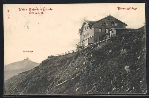 AK Prinz Heinrich-Baude, Berghütte mit Schneekoppe im Riesengebirge