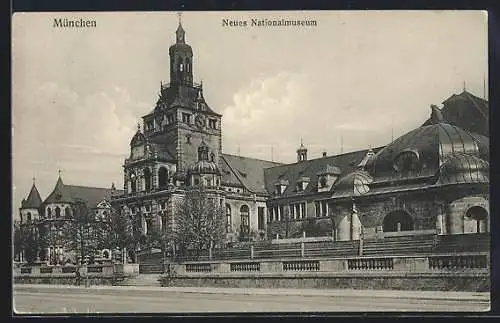 AK München, Neues Nationalmuseum mit Strassenpartie