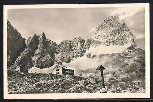 AK Lamsenhütte, Berghütte mit Umgebung, Flurkreuz