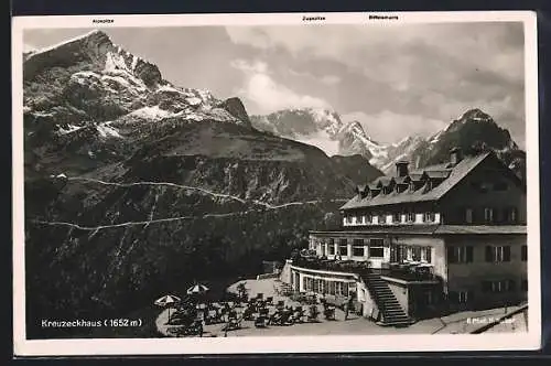 AK Kreuzeckhaus, Berghütte mit Alpspitze, Zugspitze und Riffelscharte