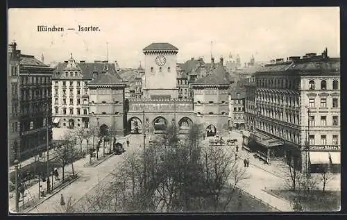 AK München, Strassenpartie am Isartor mit Geschäft