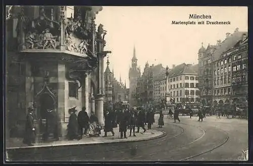 AK München, Marienplatz mit Dracheneck, Strassenbahn