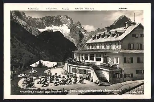 AK Kreuzeckhaus, Berghütte gegen Zugspitze, Hölltentalgletscher, Waxenstein und Schwarzenkopf