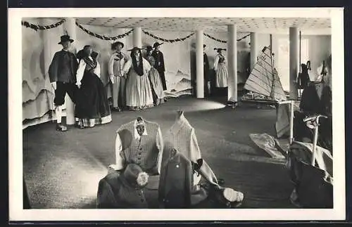 AK Paris, Ausstellung ExpositionInternationale de 1937, Vétements et articles de sport