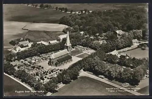 AK Hyby, Fliegeraufnahme, Flygfoto over Hyby kyrka