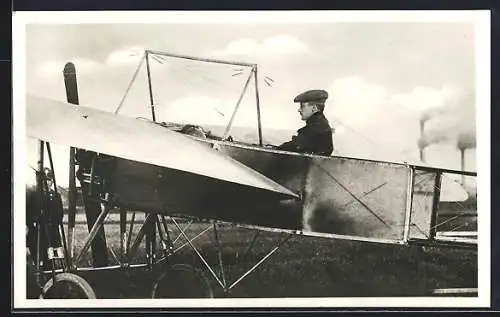 AK Flug-Pionier Jan Kaspara in seinem Flugzeug