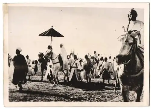 Fotografie Atlantic, Ansicht Rabat, Aid El Kebir-Feier, Sultan und Prinz Noulay Hassan von Marokko 1941