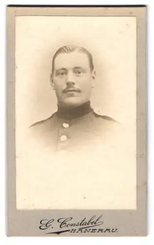 Fotografie G. Constabel, Hanerau, Soldat in Uniform mit Schnauzbart