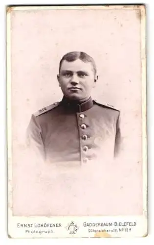 Fotografie Ernst Lohöfener, Gadderbaum-Bielefeld, Gütersloherstr. 18a, Soldat in Uniform, Rgt. 55