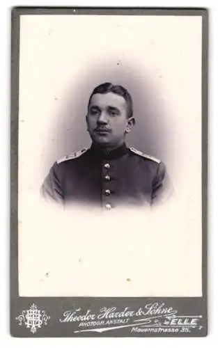 Fotografie Theodor Haarder &amp Söhne, Celle, Mauernstrasse 35, Soldat in Uniform, Rgt. 77