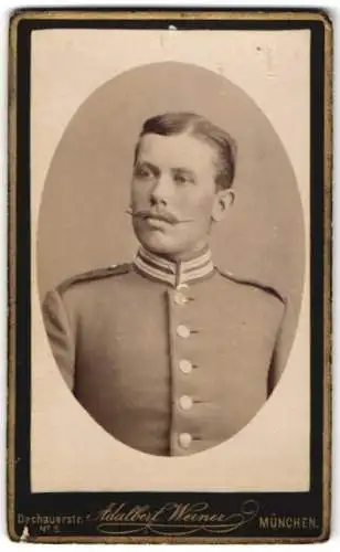 Fotografie Adalbert Werner, München, Dachauerstr. Nr. 6, Garde-Soldat in Uniform