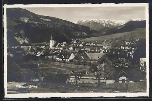 AK Mürzzuschlag, Ortsansicht mit Kirche und Bergblick