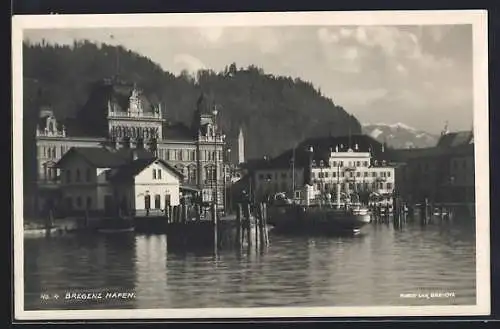 AK Bregenz, Hafen mit angelegtem Dampfer