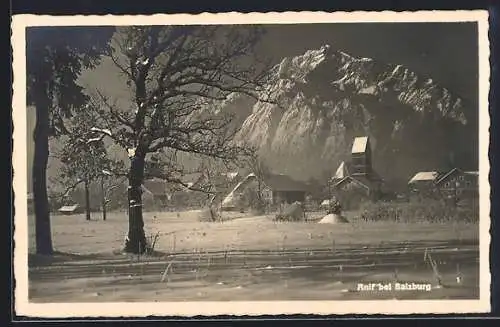 AK Anif bei Salzburg, Ortsansicht mit Bergpanorama im Winter