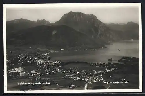 AK Gmunden, Fliegeraufnahme mit See und Bergen