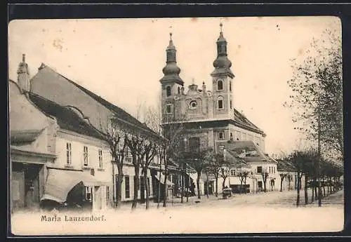 AK Maria Lanzendorf, Kirche mit Strassenpartie