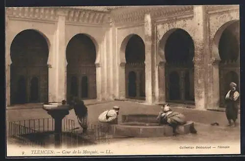 AK Tlemcen, cour de la mosquée