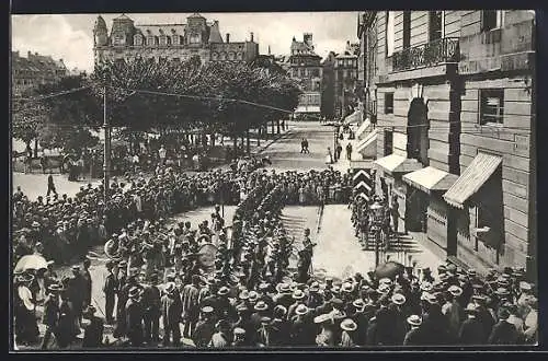 AK Strassburg, Kleberplatz, Aufziehen der Wachtparade