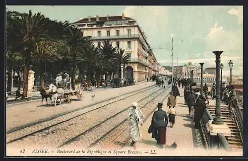 AK Alger, le boulevard de la République et le square Bresson, des hommes dans la rue, des attelages