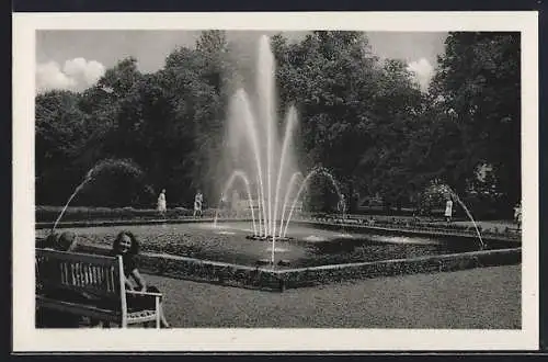 AK Blankenburg /Harz, Thiepark mit Springbrunnen