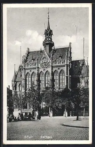 AK Erfurt, Rathaus mit Strassenpartie