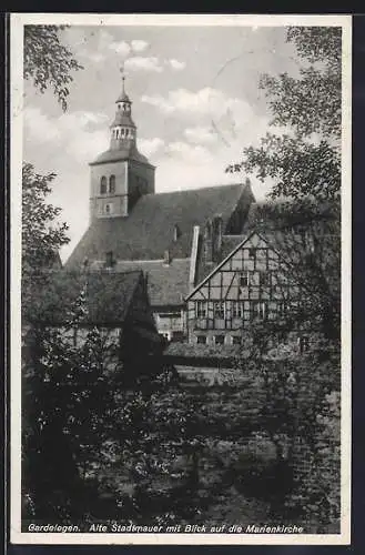 AK Gardelegen, Alter Stadtmauer mit Blick auf die Marienkirche