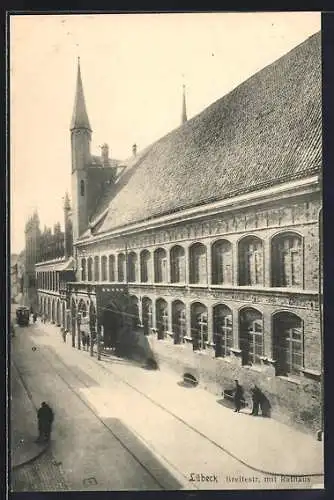 AK Lübeck, Breitestrasse mit Rathaus und Strassenbahn