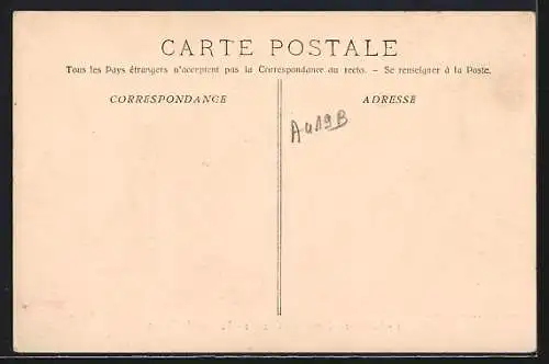 AK Marseille, Exposition Coloniale 1906, Pavillon du Tonkin mit Leuten, Ausstellung