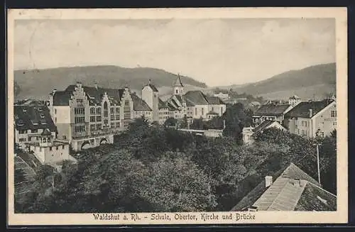 AK Waldshut am Rhein, Blick auf die Schule, das Obertor, die Kirche und die Brücke